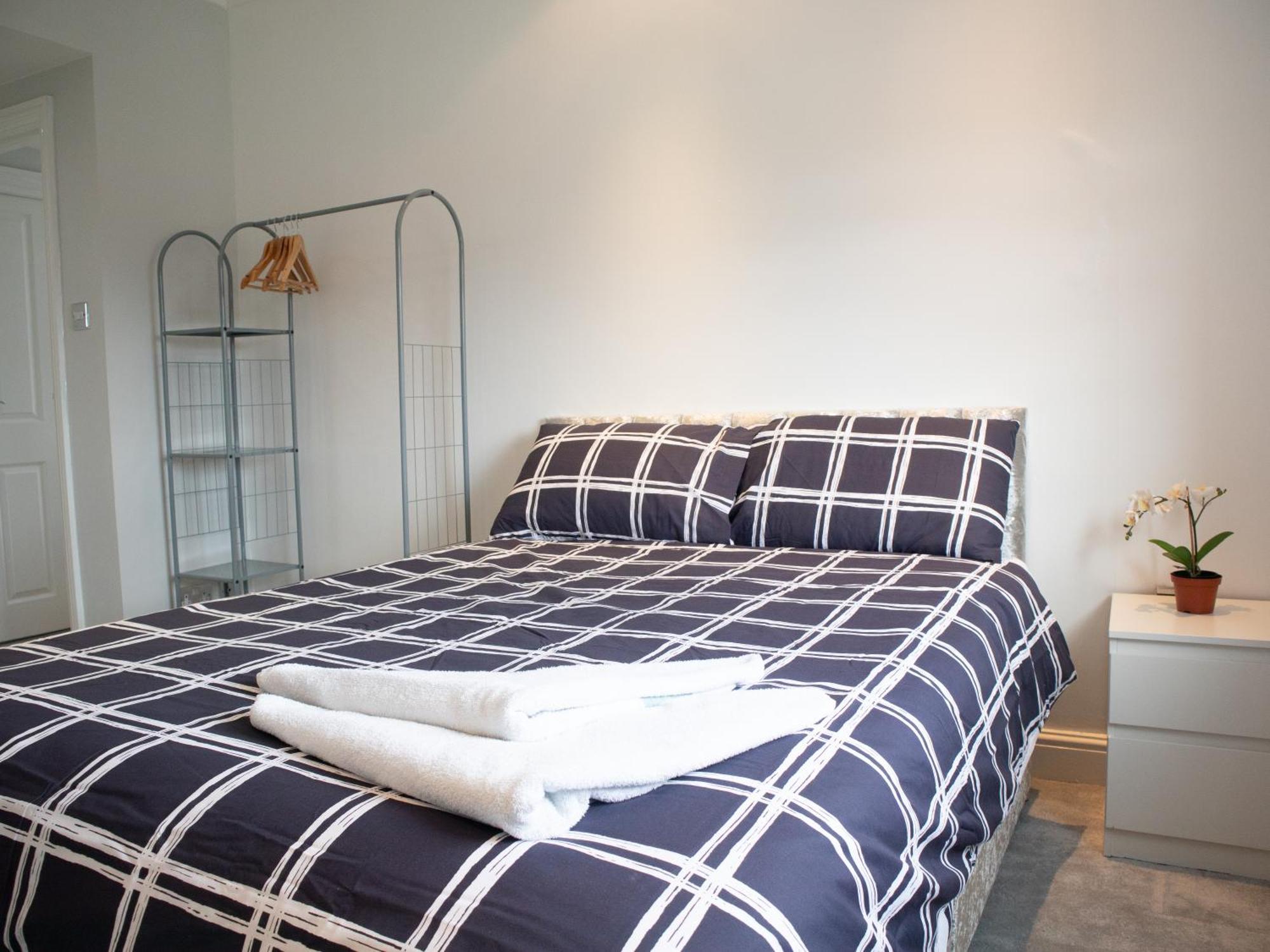 Apartamento Bright Private Terrace - Free Private Parking - Tv - Wifi - Netflix Croydon Exterior foto