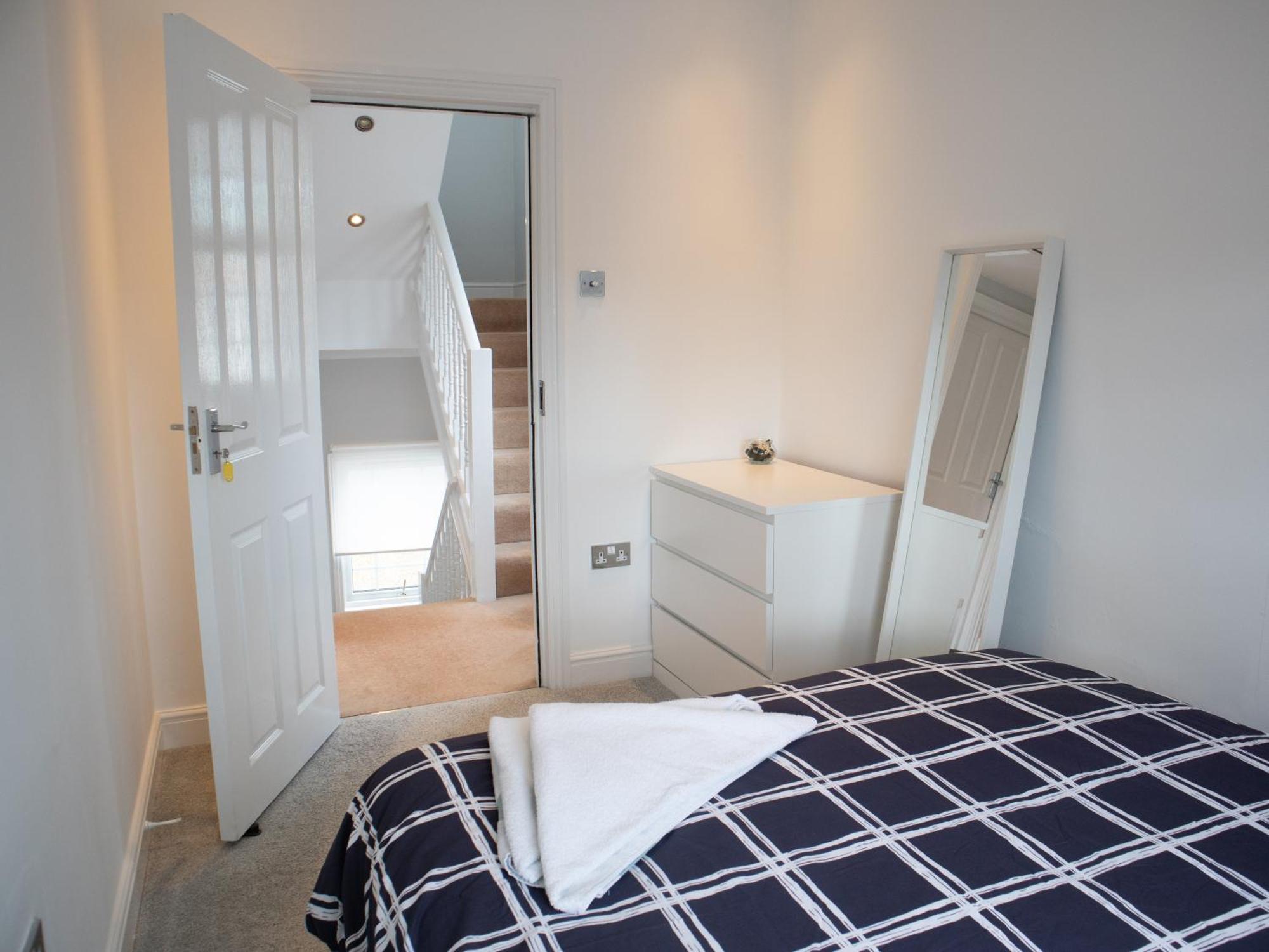 Apartamento Bright Private Terrace - Free Private Parking - Tv - Wifi - Netflix Croydon Exterior foto