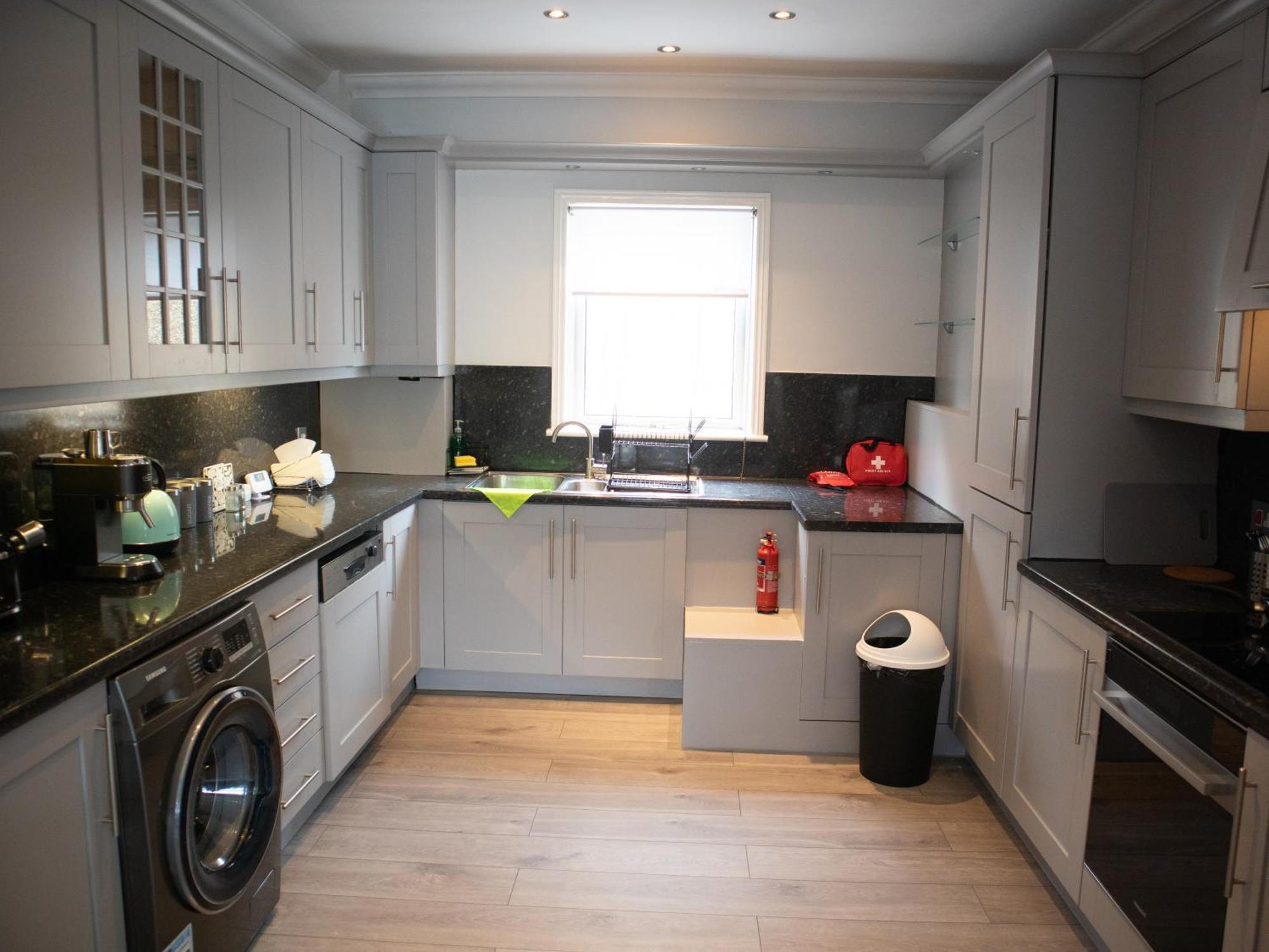 Apartamento Bright Private Terrace - Free Private Parking - Tv - Wifi - Netflix Croydon Exterior foto