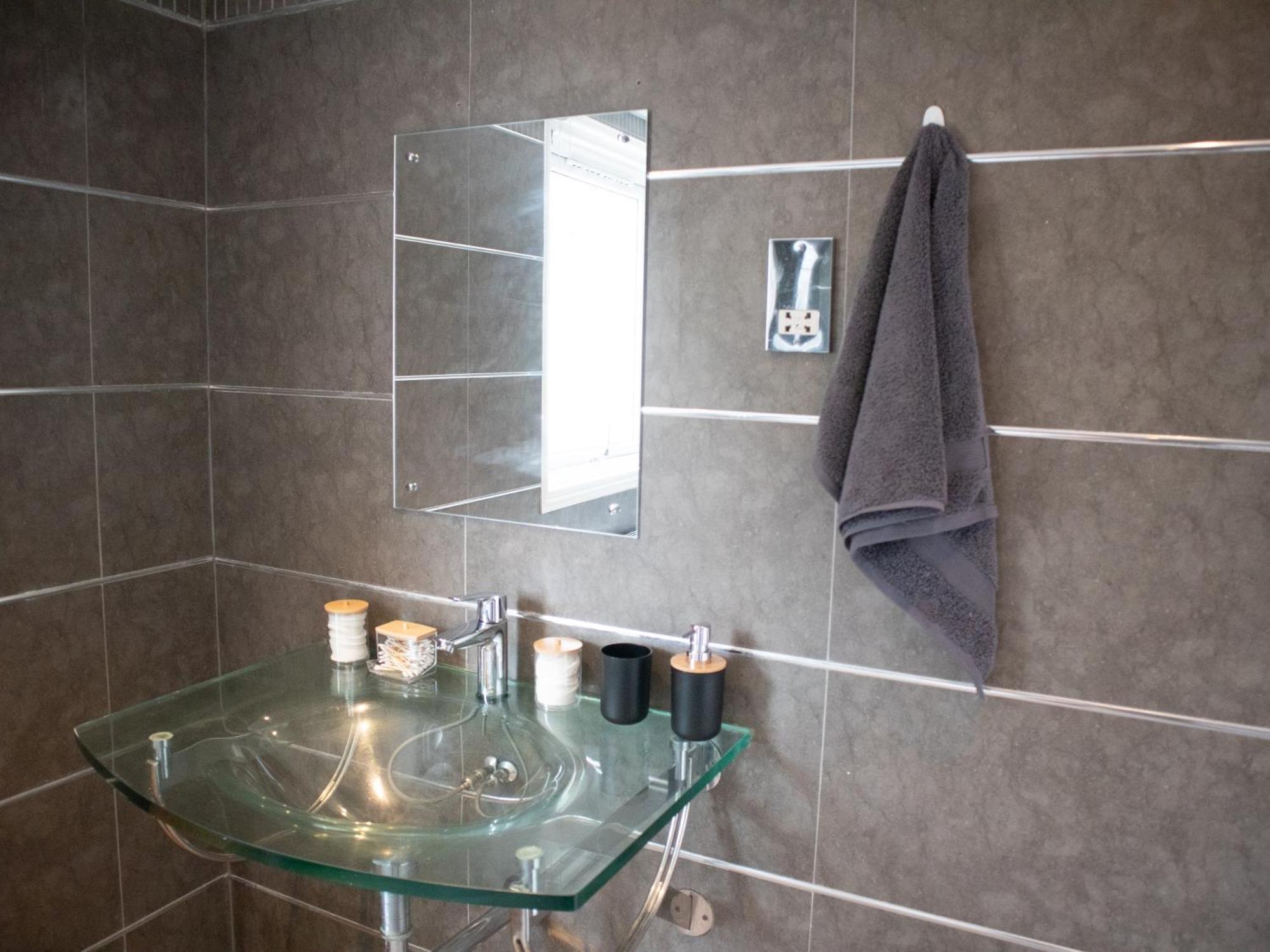 Apartamento Bright Private Terrace - Free Private Parking - Tv - Wifi - Netflix Croydon Exterior foto