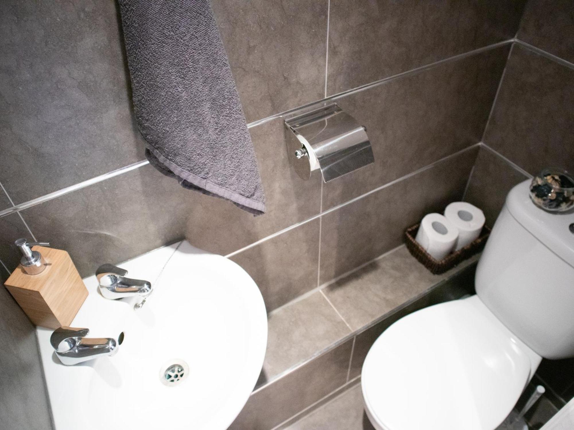 Apartamento Bright Private Terrace - Free Private Parking - Tv - Wifi - Netflix Croydon Exterior foto